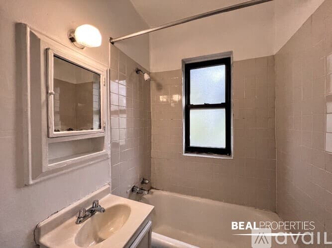 Chicago Apartment: 4614 N Paulina St