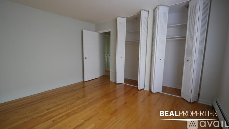 Chicago Apartment: 510 W Briar Pl