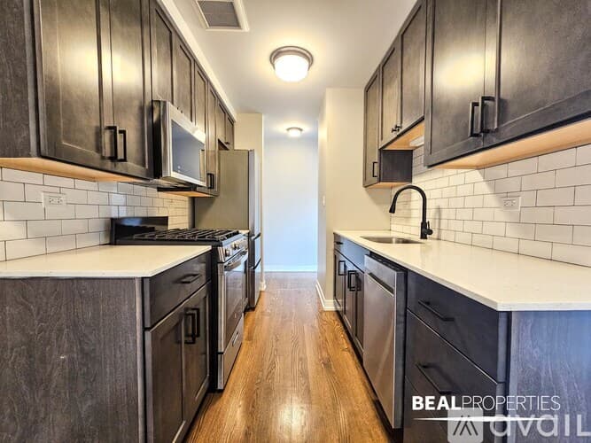 Chicago Apartment: 528 W Oakdale Ave