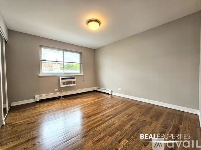 Chicago Apartment: 528 W Oakdale Ave