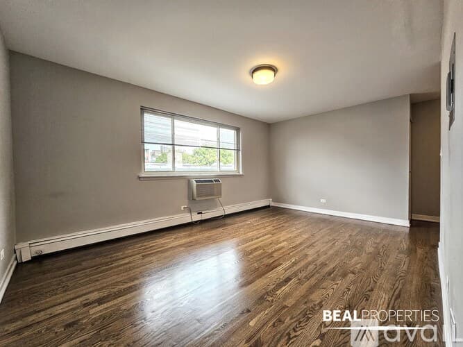 Chicago Apartment: 528 W Oakdale Ave