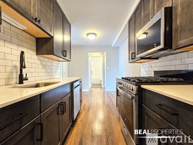 Chicago Apartment: 528 W Oakdale Ave