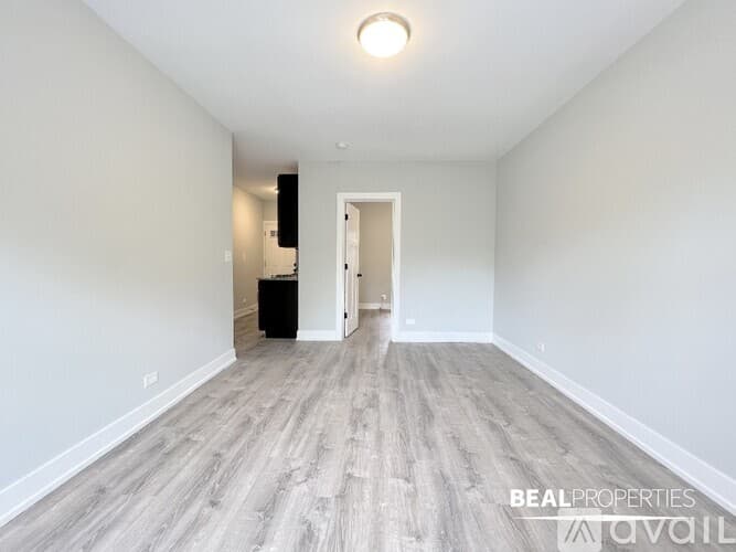 Chicago Apartment: 701 W Brompton Ave