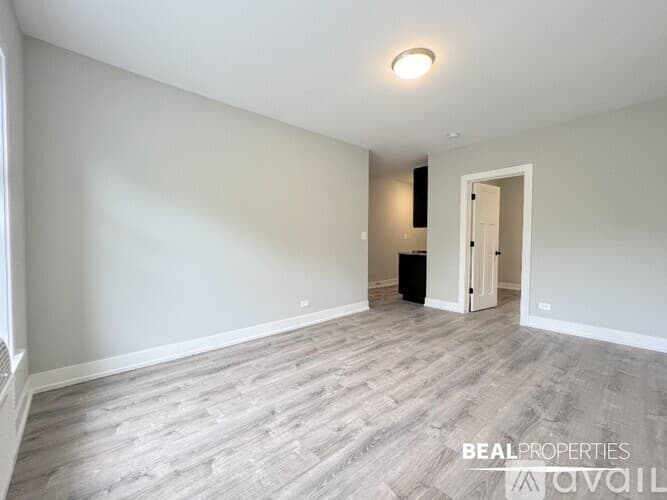 Chicago Apartment: 701 W Brompton Ave