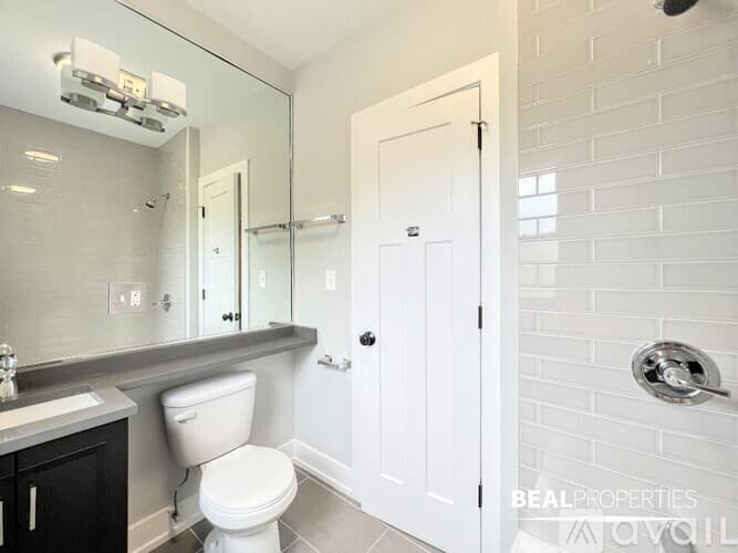 Chicago Apartment: 701 W Brompton Ave
