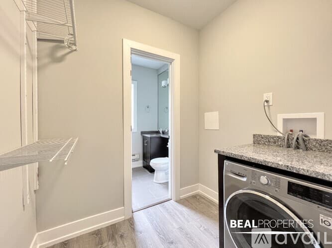 Chicago Apartment: 701 W Brompton Ave