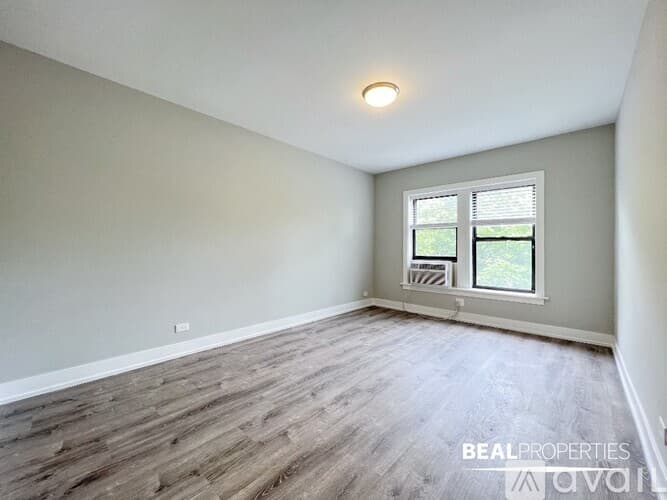 Chicago Apartment: 701 W Brompton Ave