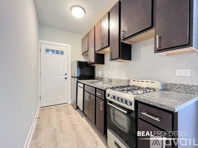 Chicago Apartment: 701 W Brompton Ave