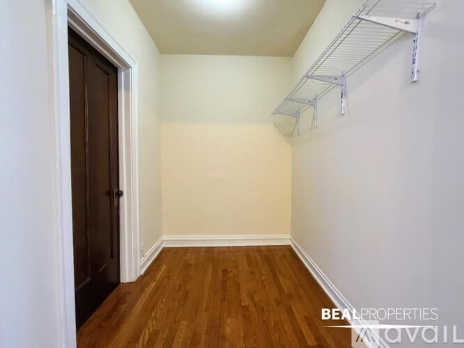 Chicago Apartment: 4641 N Paulina St