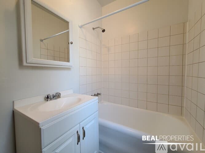 Chicago Apartment: 4641 N Paulina St