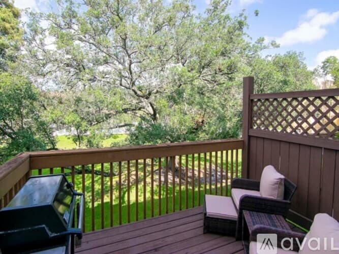 Tampa Townhome: Gaspar Oaks Dr