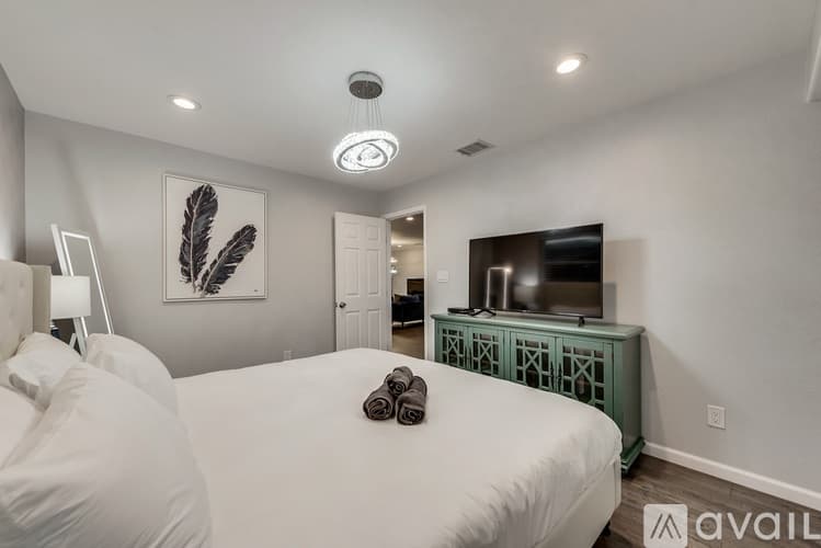 Arlington House: 1203 Andrews St