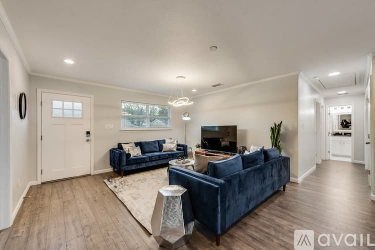 Arlington House: 1203 Andrews St