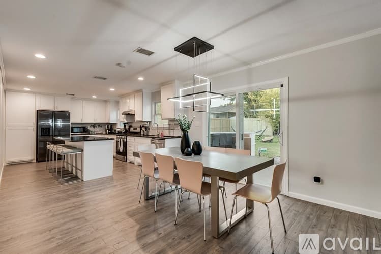 Arlington House: 1203 Andrews St