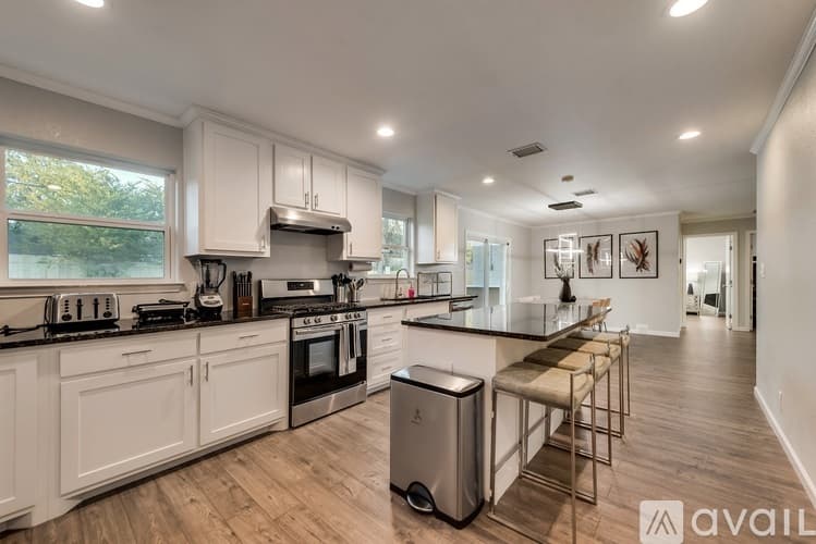 Arlington House: 1203 Andrews St