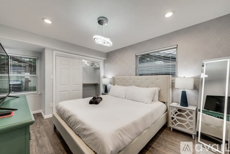Arlington House: 1203 Andrews St