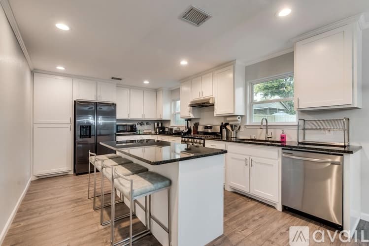 Arlington House: 1203 Andrews St