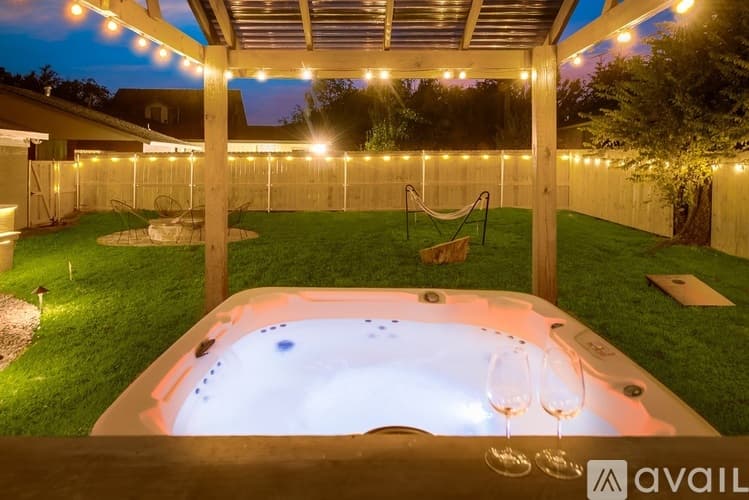 Arlington House: 1203 Andrews St