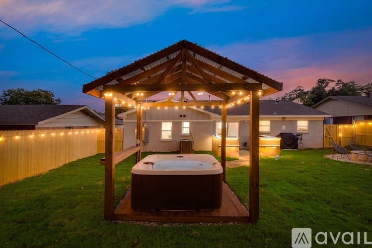 Arlington House: 1203 Andrews St
