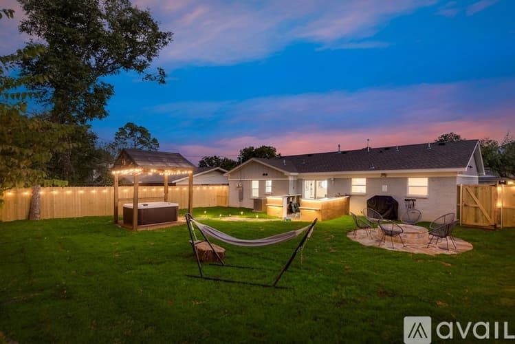 Arlington House: 1203 Andrews St