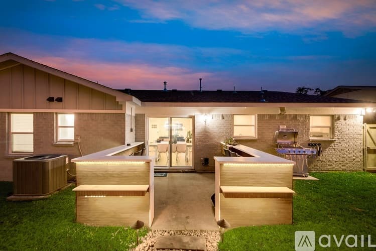 Arlington House: 1203 Andrews St