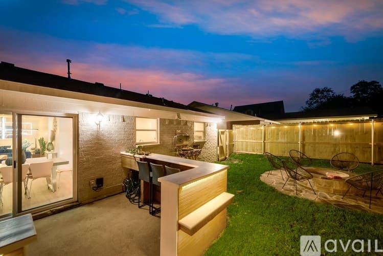 Arlington House: 1203 Andrews St