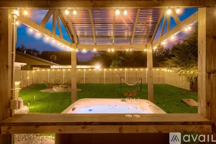 Arlington House: 1203 Andrews St