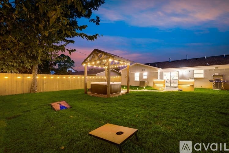 Arlington House: 1203 Andrews St