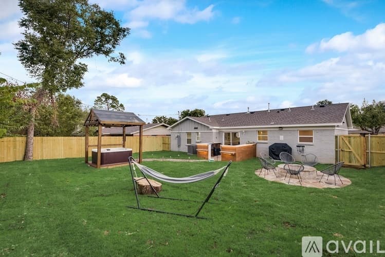 Arlington House: 1203 Andrews St