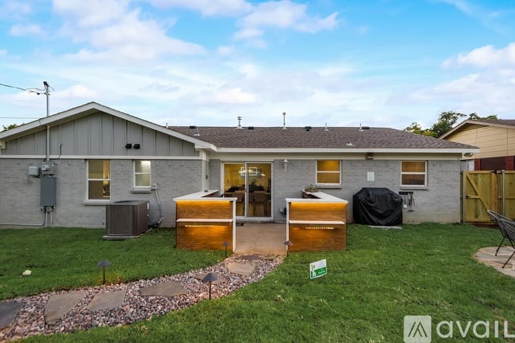 Arlington House: 1203 Andrews St