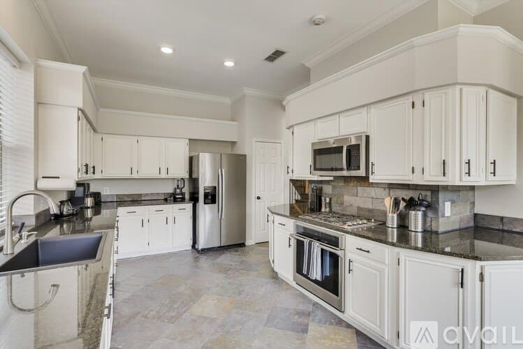 Grand Prairie House: 2313 Kingsley Dr