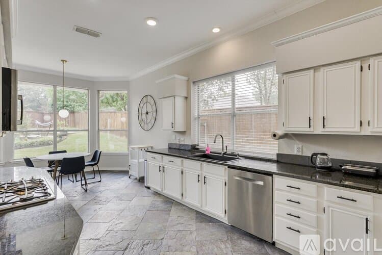 Grand Prairie House: 2313 Kingsley Dr
