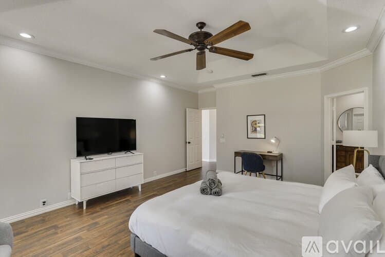 Grand Prairie House: 2313 Kingsley Dr