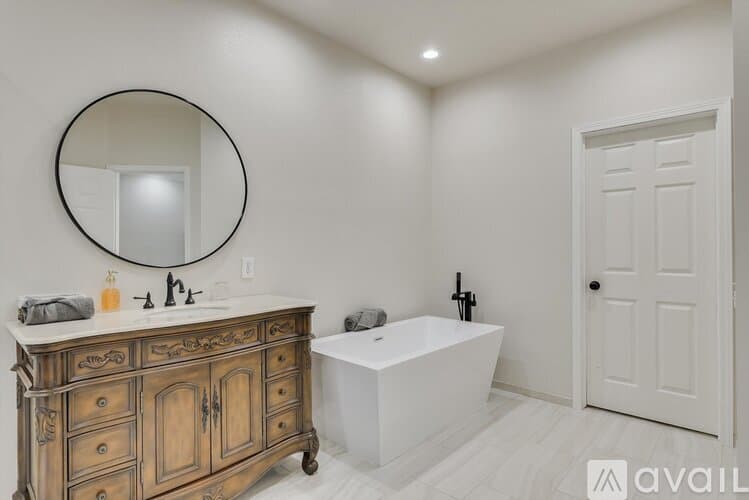 Grand Prairie House: 2313 Kingsley Dr