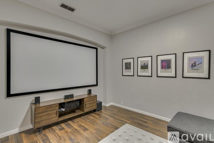 Grand Prairie House: 2313 Kingsley Dr