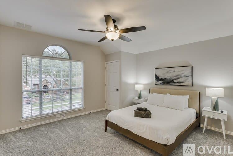 Grand Prairie House: 2313 Kingsley Dr