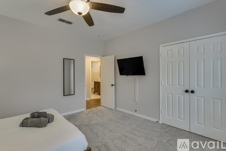 Grand Prairie House: 2313 Kingsley Dr