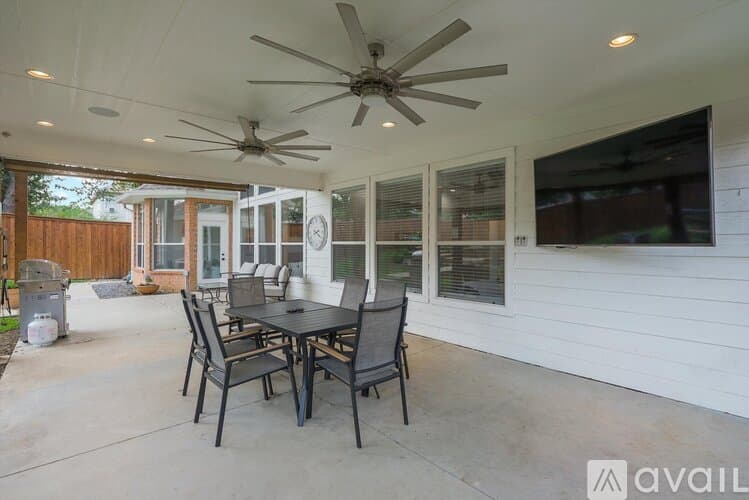 Grand Prairie House: 2313 Kingsley Dr