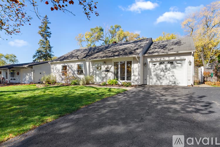 Orland Park House: 10240 Hawthorne Dr