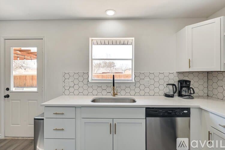 Fort Worth House: 7920 Limerick Ln
