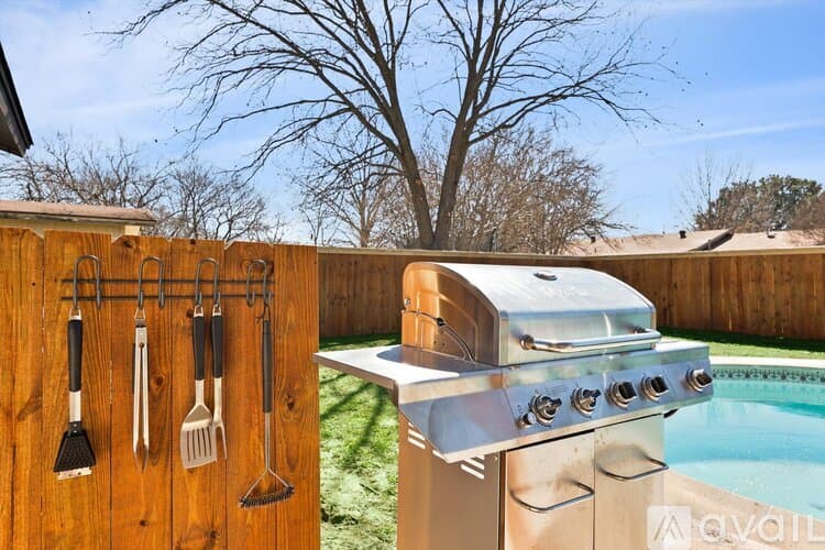 Fort Worth House: 7920 Limerick Ln