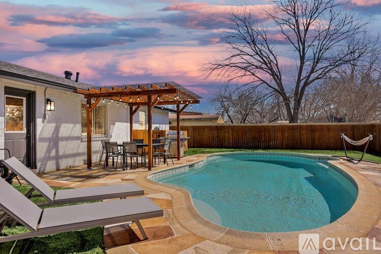 Fort Worth House: 7920 Limerick Ln