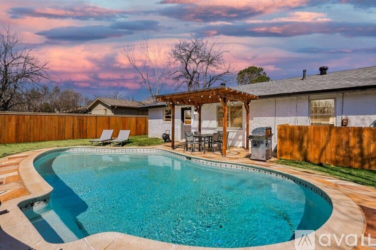 Fort Worth House: 7920 Limerick Ln