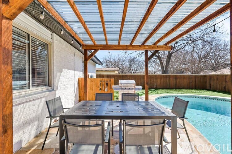 Fort Worth House: 7920 Limerick Ln