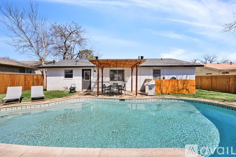 Fort Worth House: 7920 Limerick Ln