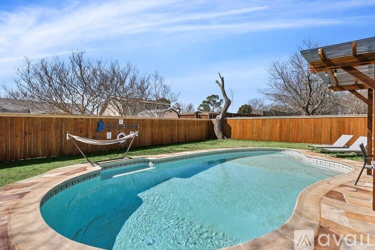Fort Worth House: 7920 Limerick Ln