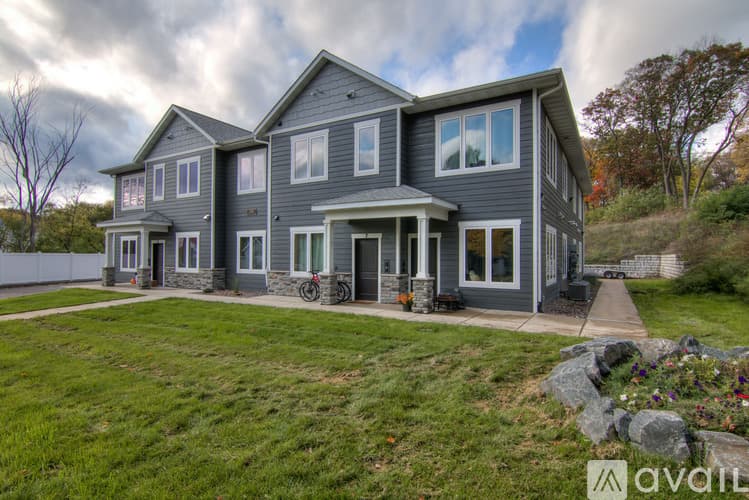Eau Claire Apartment: 2136 4th St