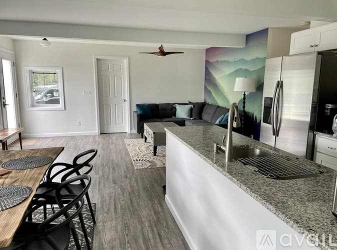 Ellsworth House: 641 Mariaville Rd
