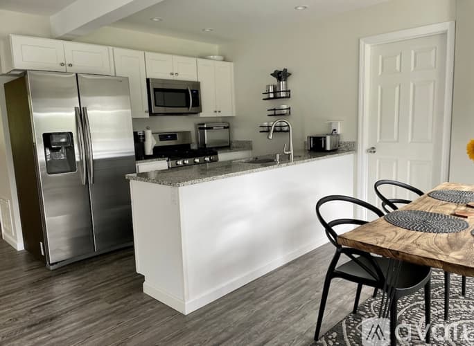 Ellsworth House: 641 Mariaville Rd