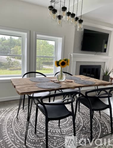 Ellsworth House: 641 Mariaville Rd